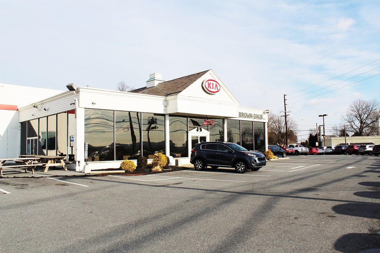 Brown Daub KIA