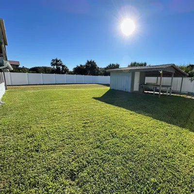 LJ Lawn & Maintenance
