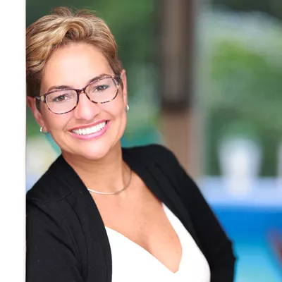 Jennifer Fernández @ Jennifer FL Homes