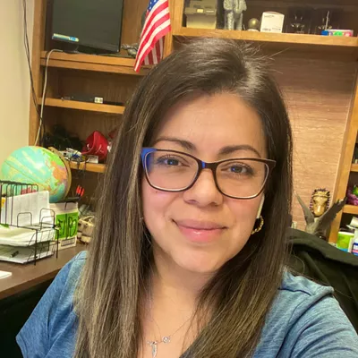 Notary Public- Esther Hernández