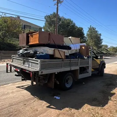 Los Hermanos Hauling