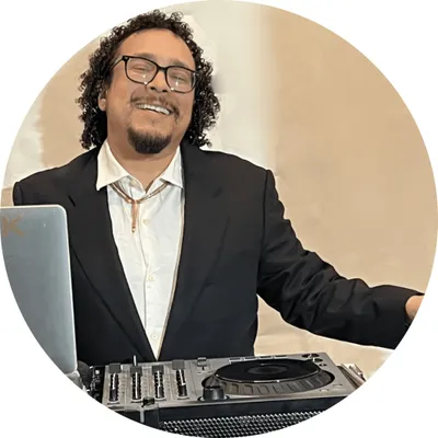 Sneek Entertainment Wedding & Event Djs