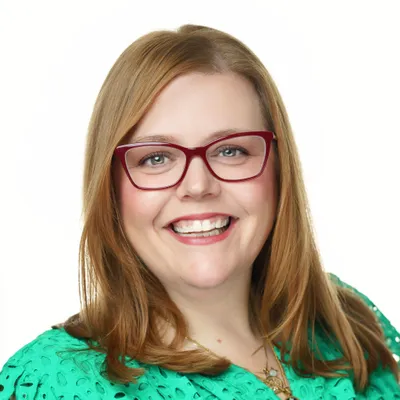 Kimmy Schuelke, Wedding Officiant