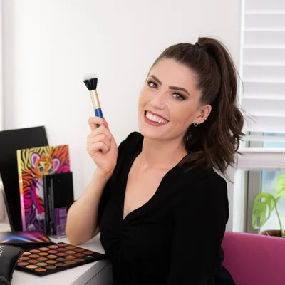 Lippy Lovers Beauty by Victoria Jameson