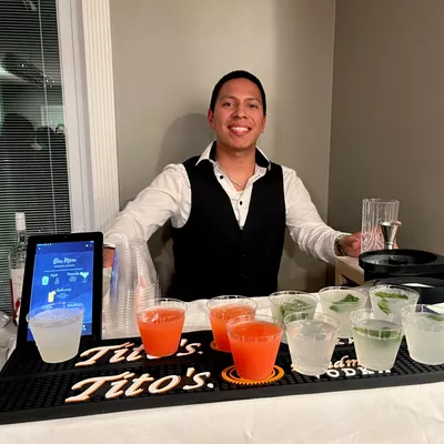 Tu's Bartenders