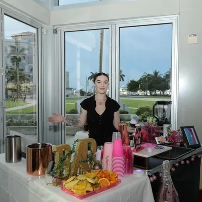 NIKKIS COCKTAILS LLC