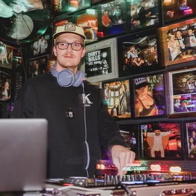 Willy D - ATX Event DJ & Live Piano