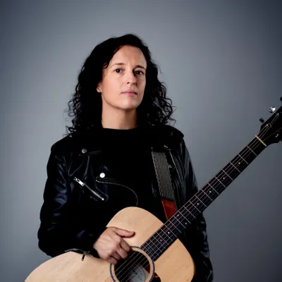 Nicole Springer Sings