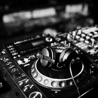 DJMACLARRY PRODUCTIONS