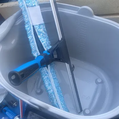 Aura Flow Window Cleaning