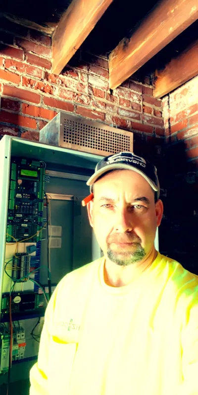 SE Electric and Comm. LLC.