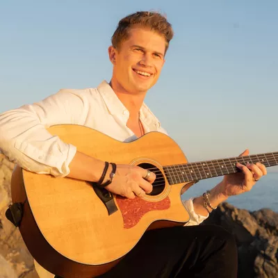 Danny Vee | Guitar and Songwriting Teacher