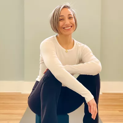 Jewels Peña Yoga