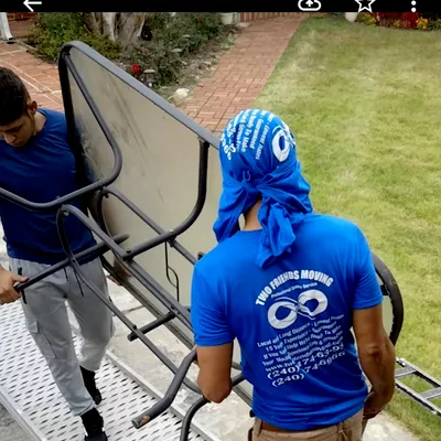 Two friends Moving