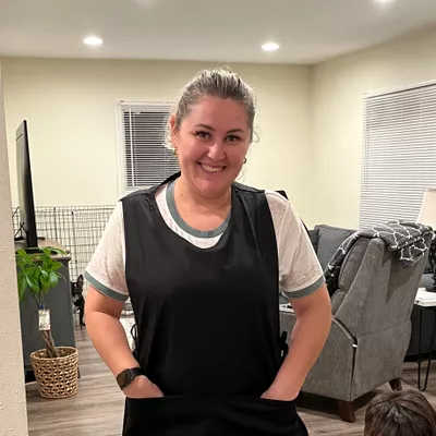 Poliana Ramalho cleaning