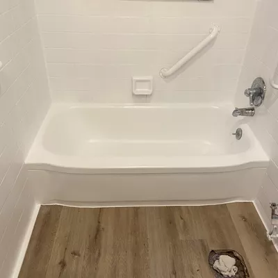 Quality tub n’ tile refinishing (glazing