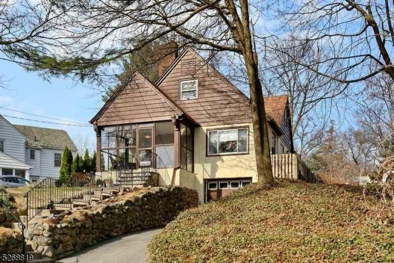 27 Oak Knoll Rd, Glen Rock, NJ 07452  623838587 for Sale