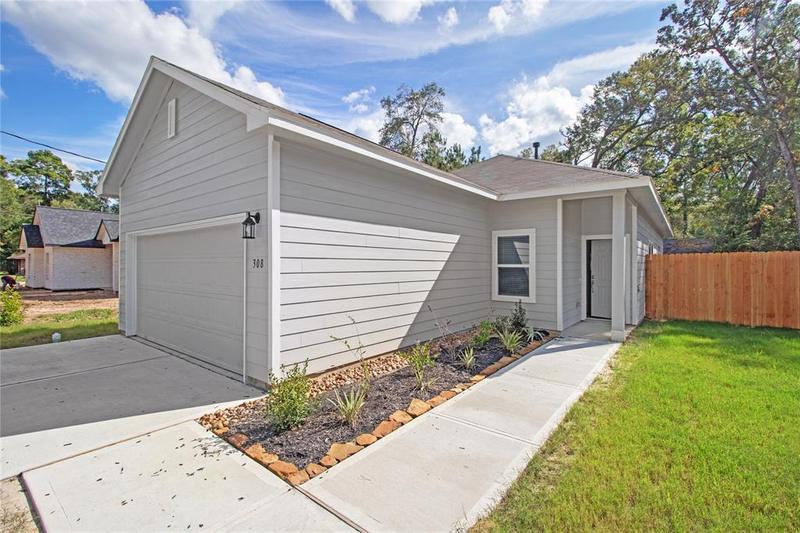 105 Rogers Ave, Cleveland, TX 77327 for Sale