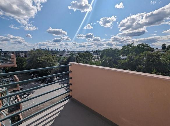 165 Cottage St unit 704 - Chelsea, MA 02150 - Home For Rent
