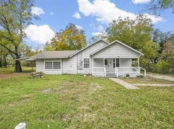 204 N Greenville St - Nevada, TX 75173 - Home For Rent