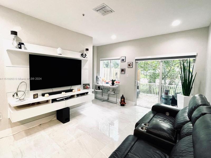 7985 NW 8th St #101A, Miami, FL 33126 - MLS A11510203 for Rent