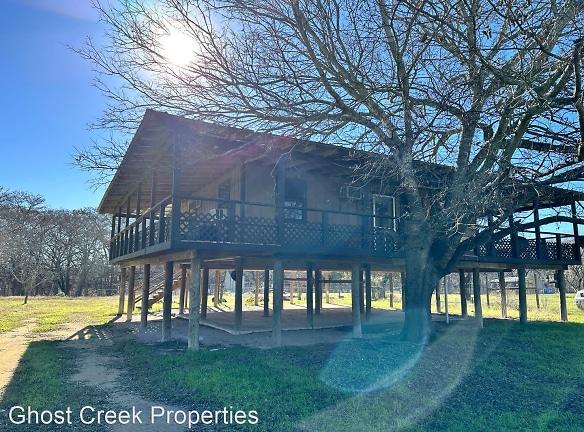 754 Rio Luna Dr - Bandera, TX 78003 - Home For Rent