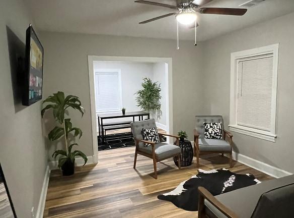 1076 Carlisle Ave - Macon, GA 31204 - Home For Rent