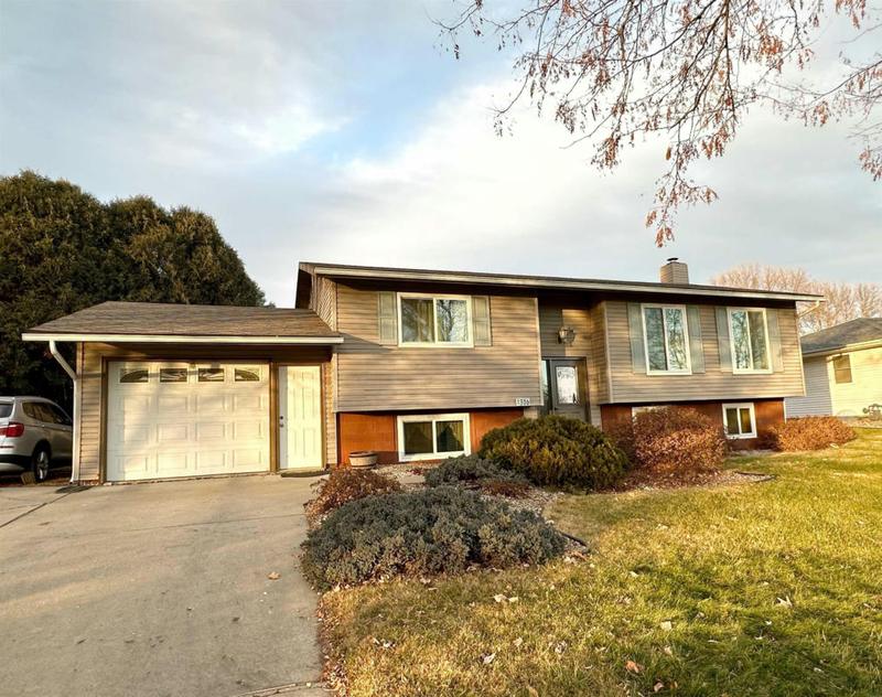 306 HILLCREST DR, Decorah, IA 52101 Single Family Residence For Sale  MLS# 20235169