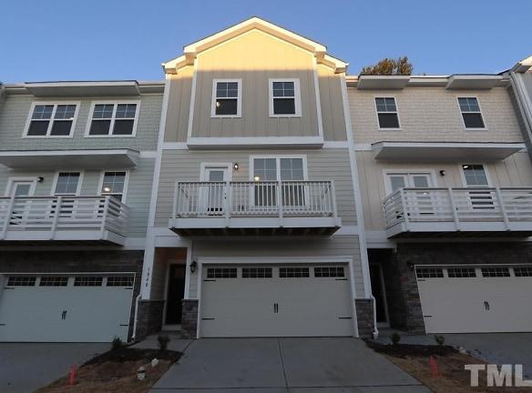 1040 Diamond Dove Ln - Apex, NC 27502 - Home For Rent