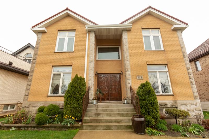 815 East Oakwood Boulevard, Chicago, IL 60653 for Rent