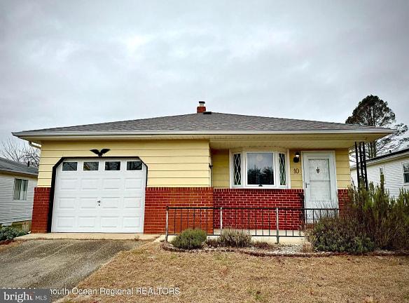 10 Canaries Ct - Toms River, NJ 08757 - Home For Rent