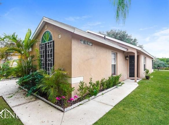 610 Cape Cod Cir - Valrico, FL 33594 - Home For Rent