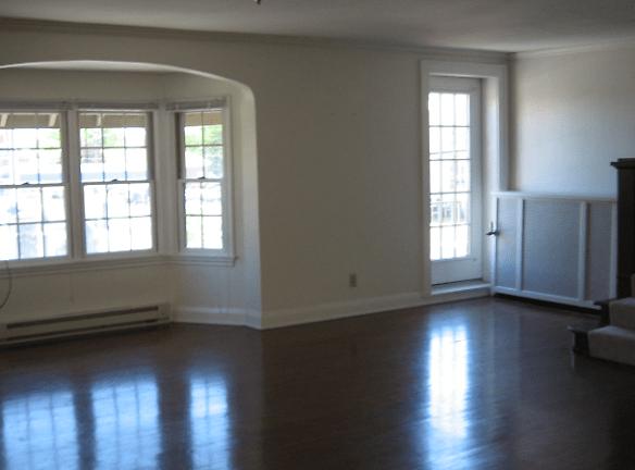 868 1/2 S Main St unit 1 - Findlay, OH 45840 - Home For Rent