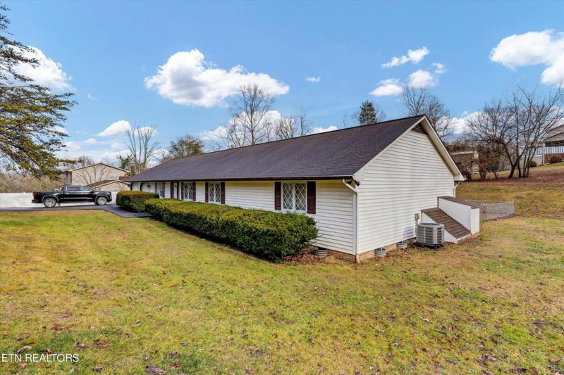 553 WINDSOR FOREST DR, Kingsport, TN 37663 Single Family Residence For Sale  MLS# 1250586 for Rent