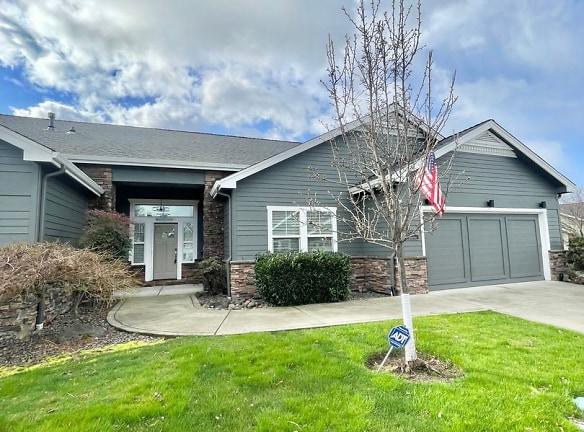 94 Skyhawk Drive - Eagle Point, OR 97524 - Home For Rent