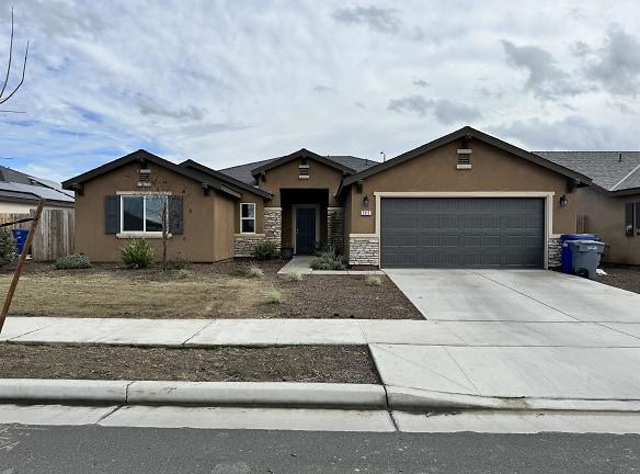 2312 Dove Dr - Delano, CA 93215 - Home For Rent