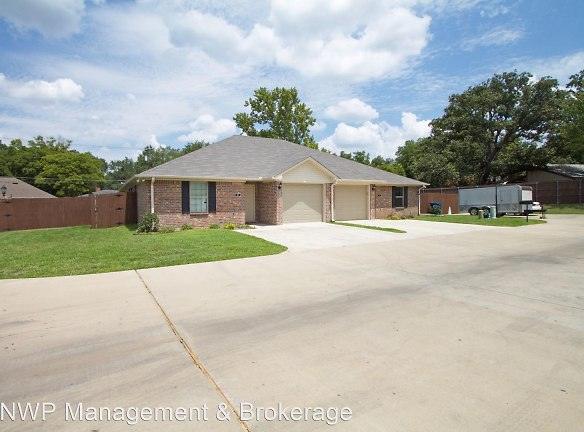 805 W Main St - Bullard, TX 75757 - Home For Rent