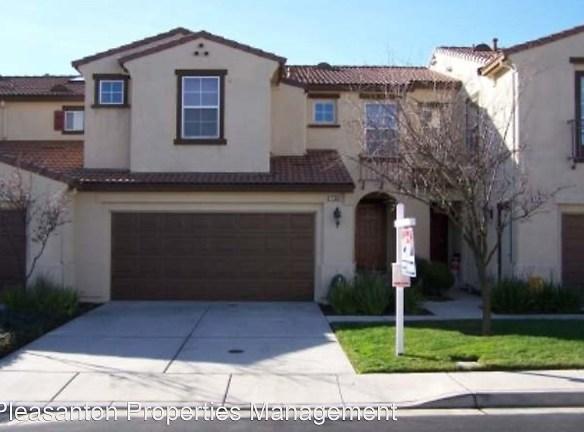 7338 Longmont Loop - Castro Valley, CA 94552 - Home For Rent