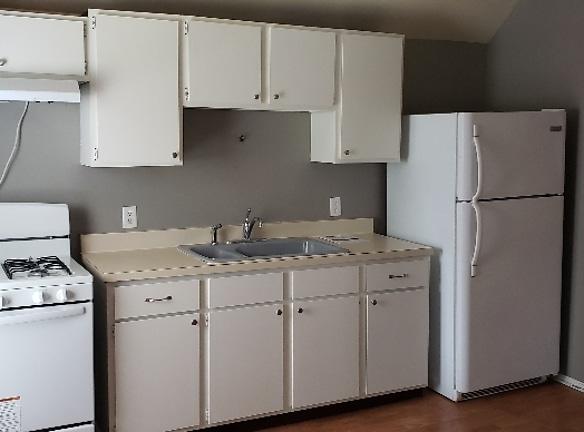 834 Pearl St - Aurora, IL 60505 - Home For Rent