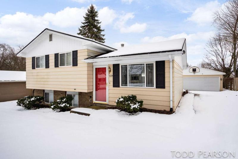 1136 Walwood Drive NE, Grand Rapids, MI 49505  625212915 for Sale