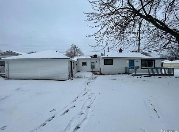 23706 Rein Ave - Eastpointe, MI 48021 - Home For Rent
