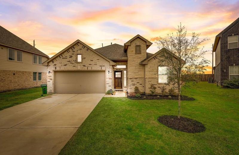 14035 Little River Dr, Baytown, TX 77523 - MLS 21882426 for Sale