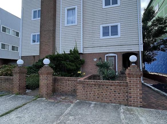 9704 Pacific Ave - Margate City, NJ 08402 - Home For Rent