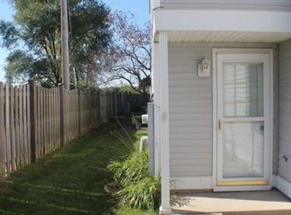 485 Meadow Green Ln - Round Lake Beach, IL 60073 - Home For Rent