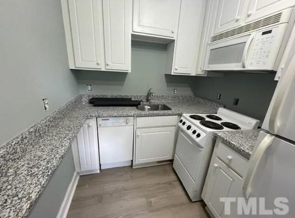 8 Shepherd Ln - Chapel Hill, NC 27514 - Home For Rent