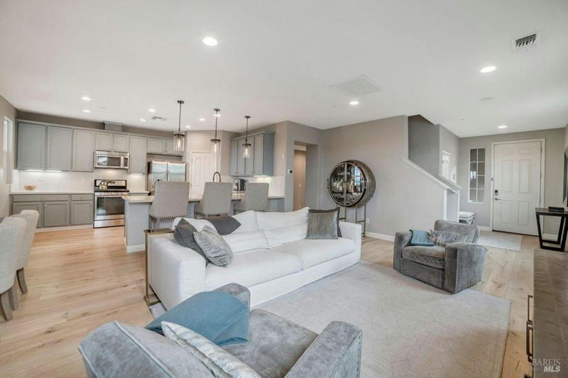 420 JACQUELYN LN, Petaluma, CA 94952 Townhouse For Sale  MLS# 323928978 for Rent