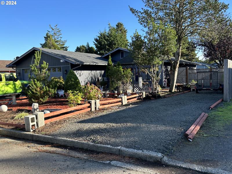1926 24TH ST, Florence OR 97439 for Sale