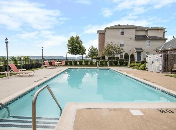 Waterford At Summitview - 8301 Presidents Dr - Hummelstown, PA Apartments for Rent