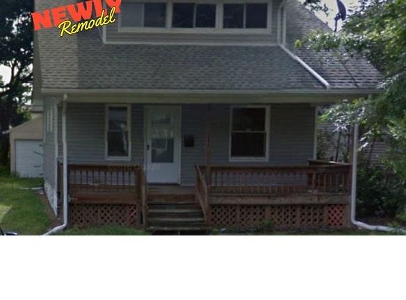 881 Kling St - Akron, OH 44311 - Home For Rent