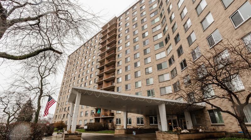 6833 N Kedzie Ave #401, Chicago, IL 60645 - MLS 11950047 for Sale